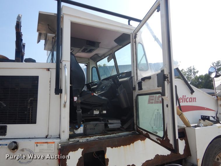 image for item GR9822 2002 Elgin Pelican P  street sweeper