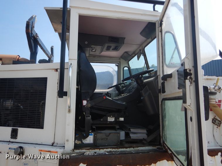 image for item GR9822 2002 Elgin Pelican P  street sweeper