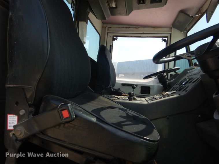 image for item GR9822 2002 Elgin Pelican P  street sweeper