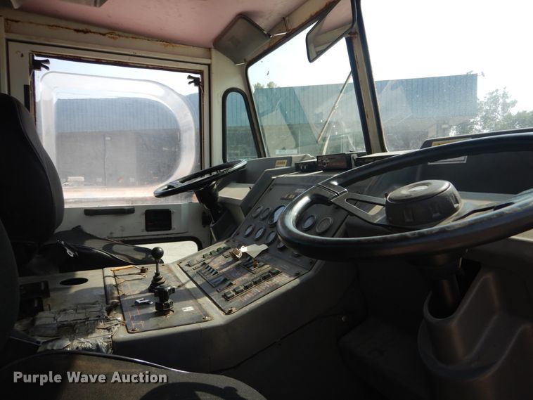 image for item GR9822 2002 Elgin Pelican P  street sweeper