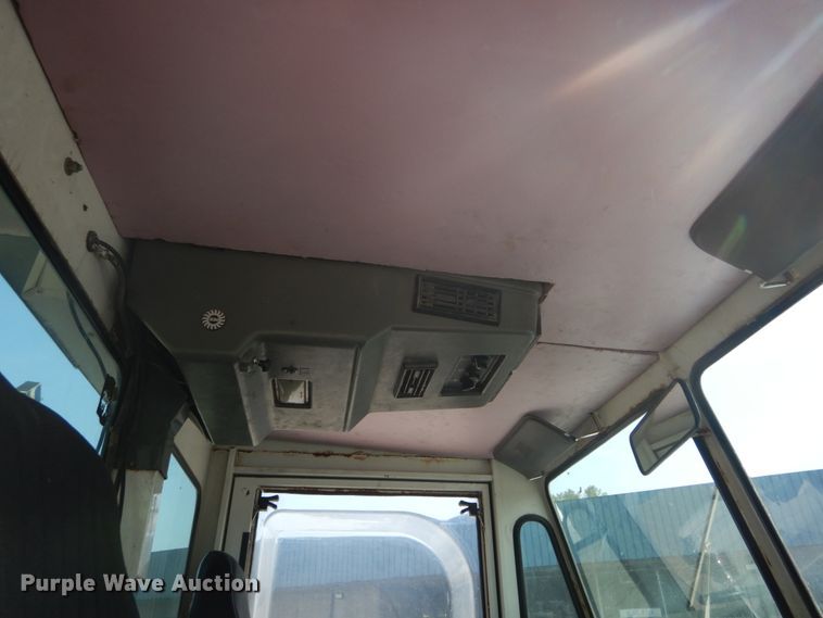 image for item GR9822 2002 Elgin Pelican P  street sweeper