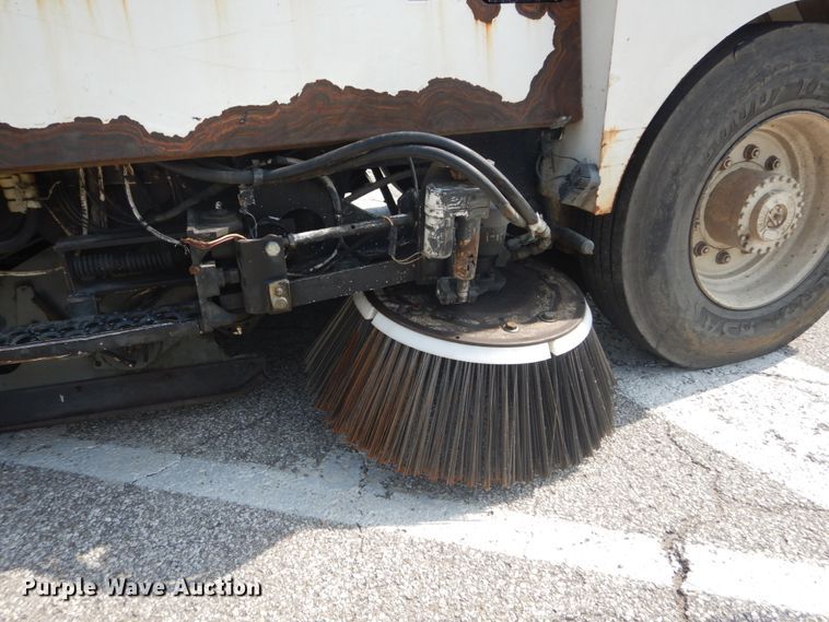 image for item GR9822 2002 Elgin Pelican P  street sweeper