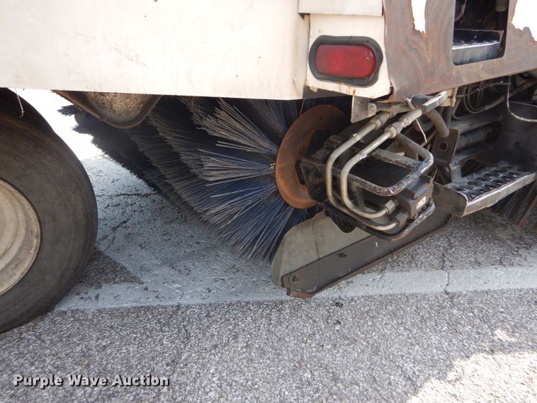 image for item GR9822 2002 Elgin Pelican P  street sweeper