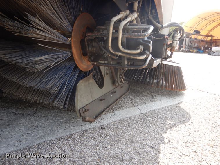 image for item GR9822 2002 Elgin Pelican P  street sweeper