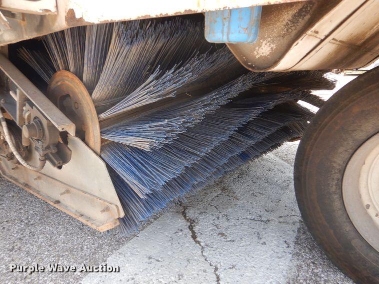 image for item GR9822 2002 Elgin Pelican P  street sweeper