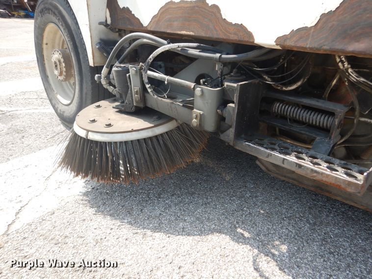 image for item GR9822 2002 Elgin Pelican P  street sweeper