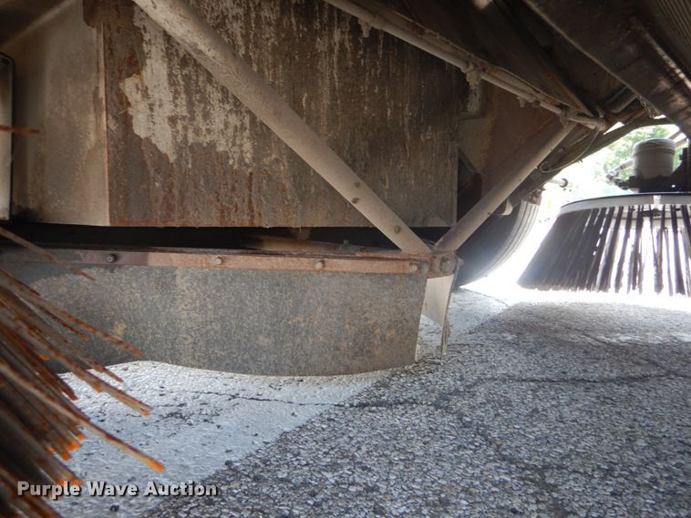 image for item GR9822 2002 Elgin Pelican P  street sweeper