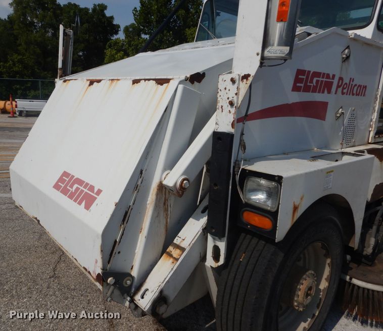 image for item GR9822 2002 Elgin Pelican P  street sweeper