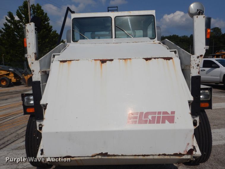 image for item GR9822 2002 Elgin Pelican P  street sweeper