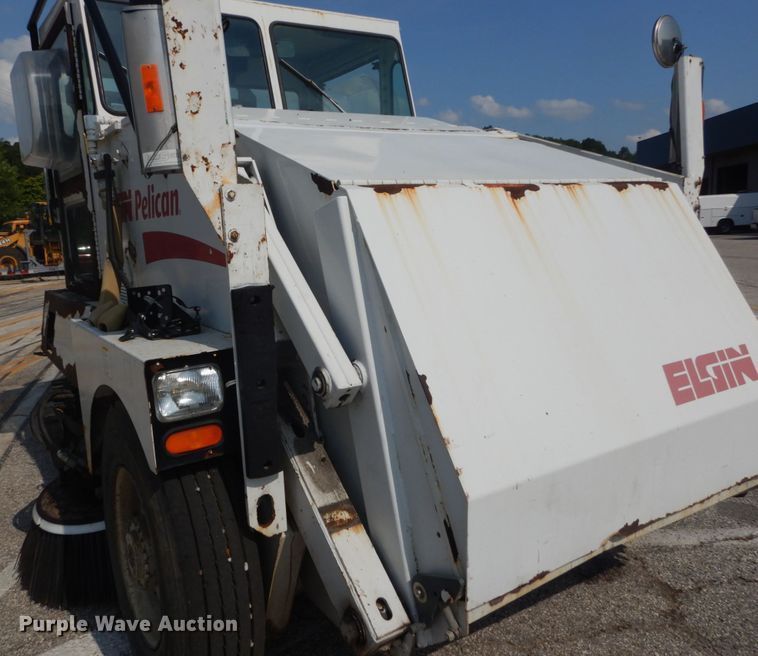 image for item GR9822 2002 Elgin Pelican P  street sweeper