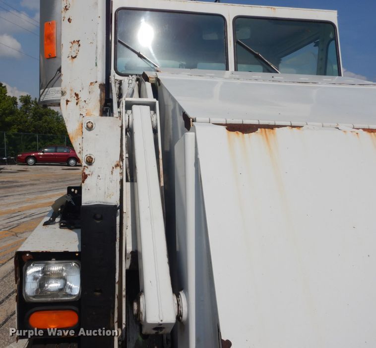 image for item GR9822 2002 Elgin Pelican P  street sweeper