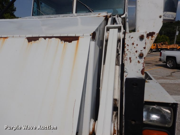 image for item GR9822 2002 Elgin Pelican P  street sweeper