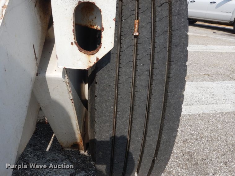 image for item GR9822 2002 Elgin Pelican P  street sweeper