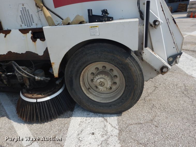 image for item GR9822 2002 Elgin Pelican P  street sweeper