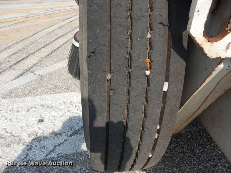 image for item GR9822 2002 Elgin Pelican P  street sweeper