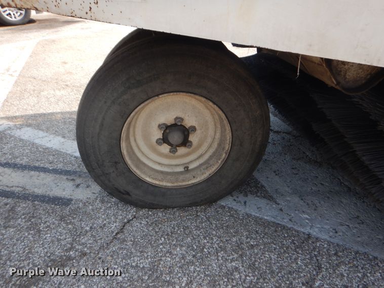 image for item GR9822 2002 Elgin Pelican P  street sweeper