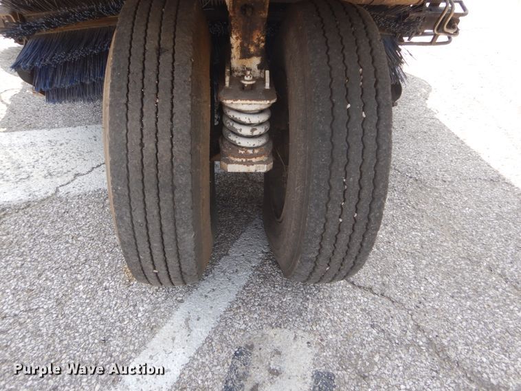 image for item GR9822 2002 Elgin Pelican P  street sweeper