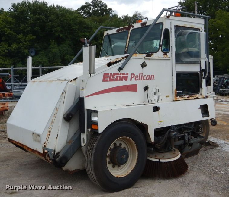 image for item GV9212 2006 Elgin Pelican P  street sweeper