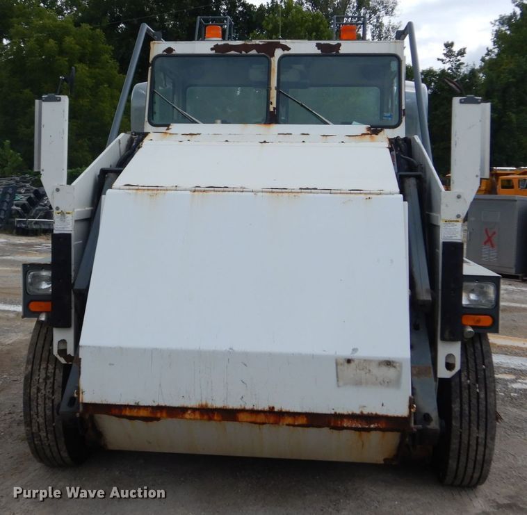 image for item GV9212 2006 Elgin Pelican P  street sweeper