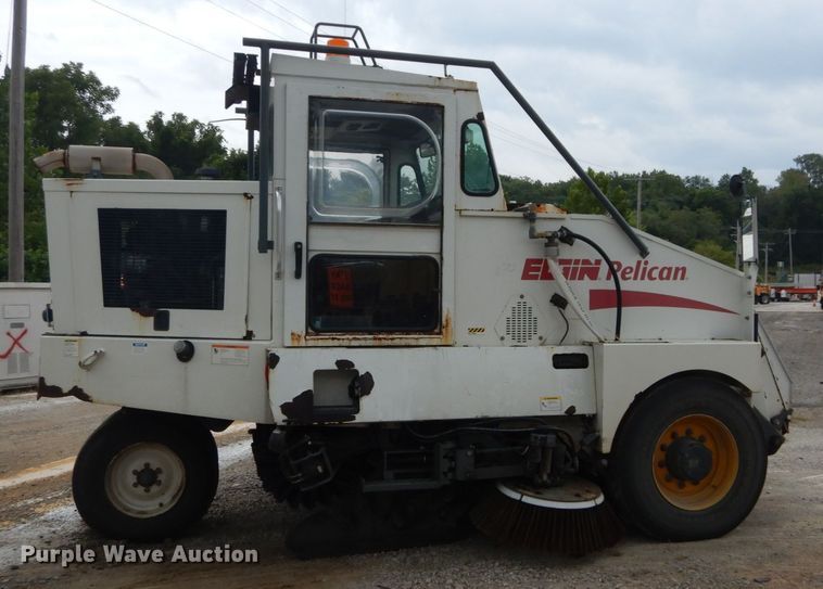 image for item GV9212 2006 Elgin Pelican P  street sweeper