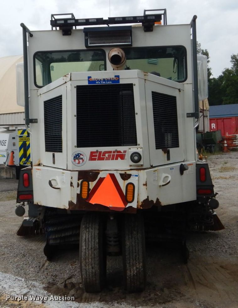image for item GV9212 2006 Elgin Pelican P  street sweeper