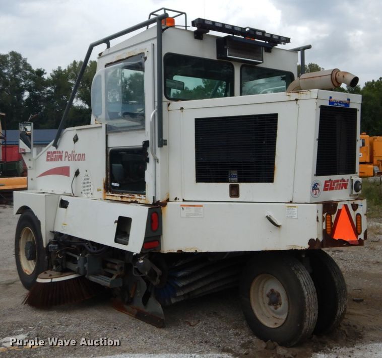 image for item GV9212 2006 Elgin Pelican P  street sweeper