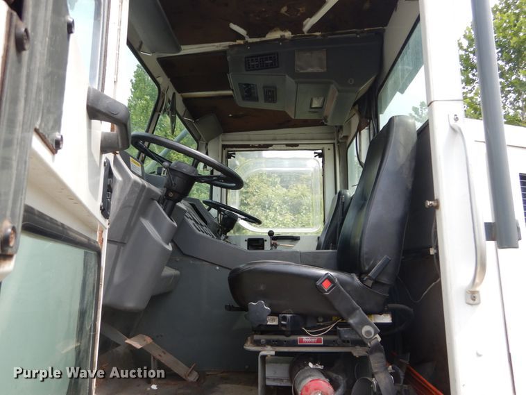 image for item GV9212 2006 Elgin Pelican P  street sweeper