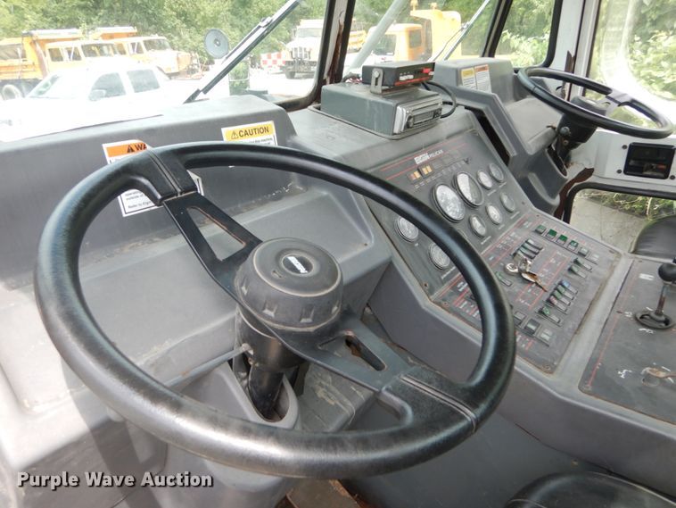 image for item GV9212 2006 Elgin Pelican P  street sweeper