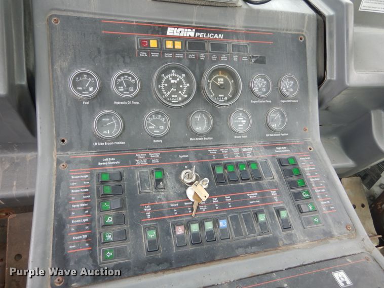 image for item GV9212 2006 Elgin Pelican P  street sweeper