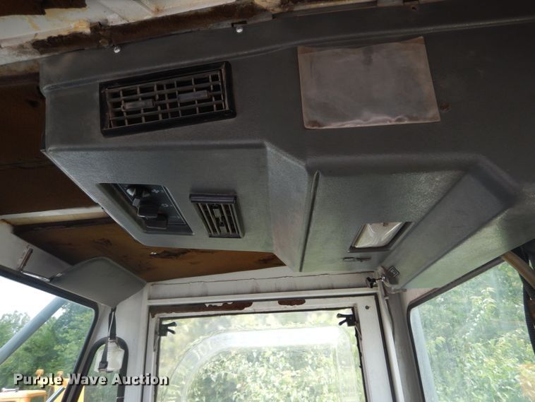 image for item GV9212 2006 Elgin Pelican P  street sweeper