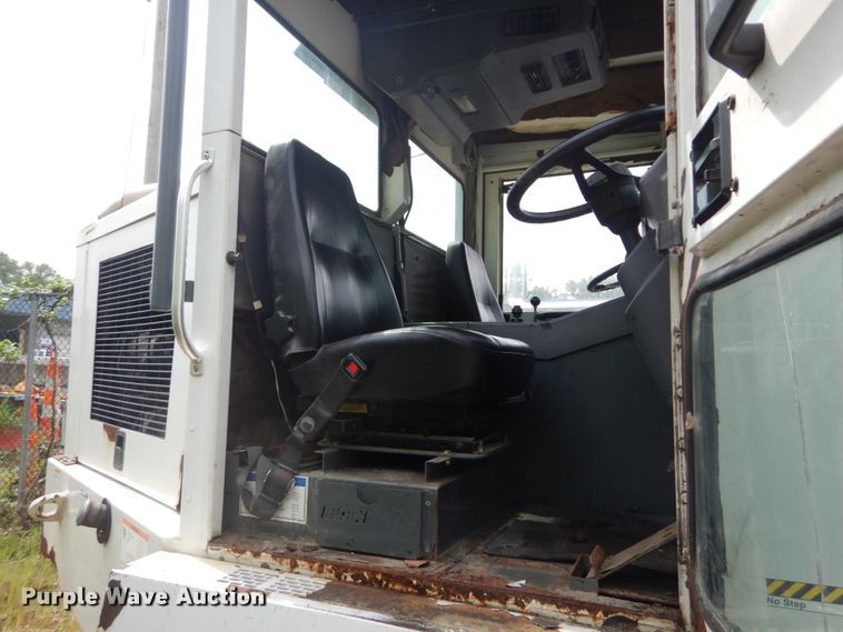 image for item GV9212 2006 Elgin Pelican P  street sweeper