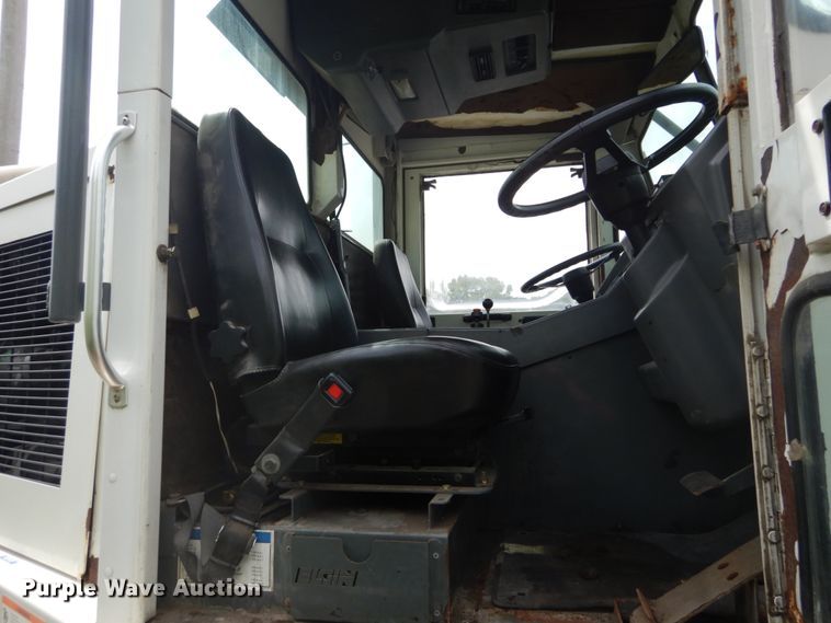 image for item GV9212 2006 Elgin Pelican P  street sweeper