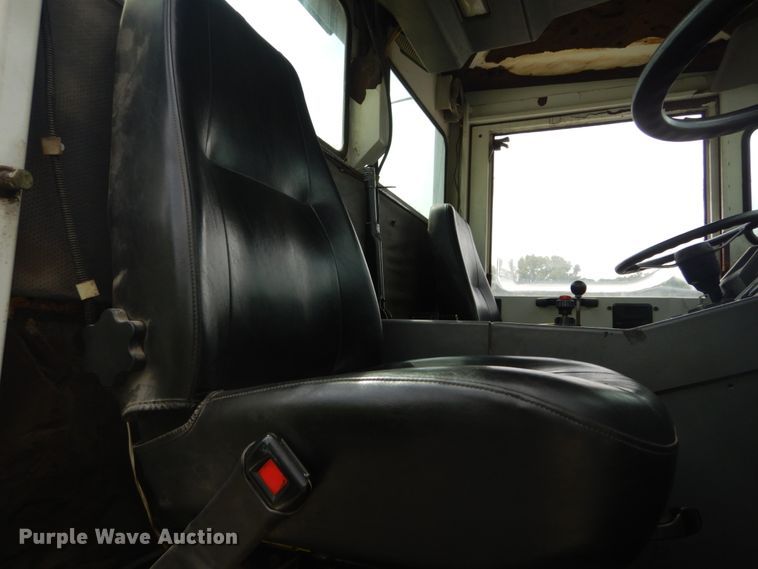 image for item GV9212 2006 Elgin Pelican P  street sweeper