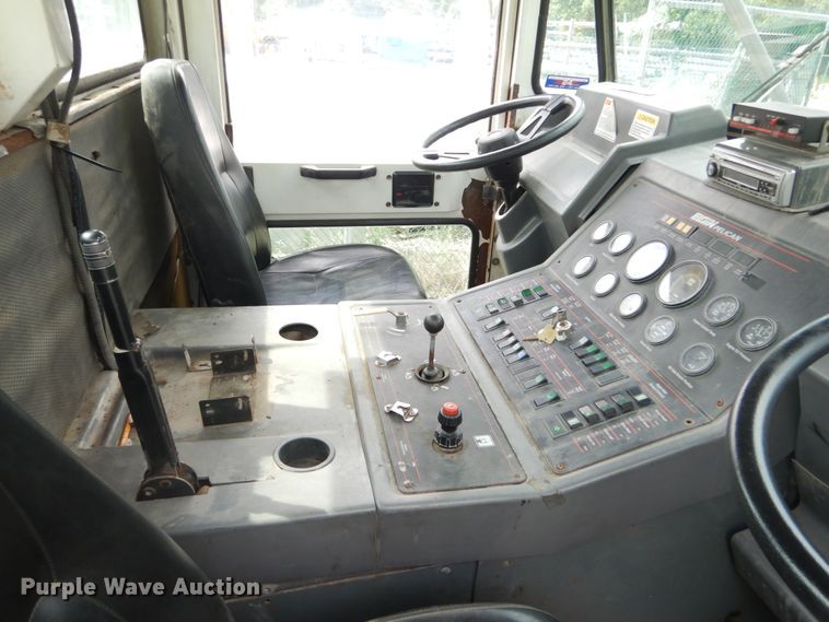 image for item GV9212 2006 Elgin Pelican P  street sweeper