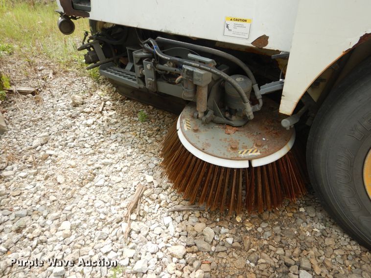 image for item GV9212 2006 Elgin Pelican P  street sweeper