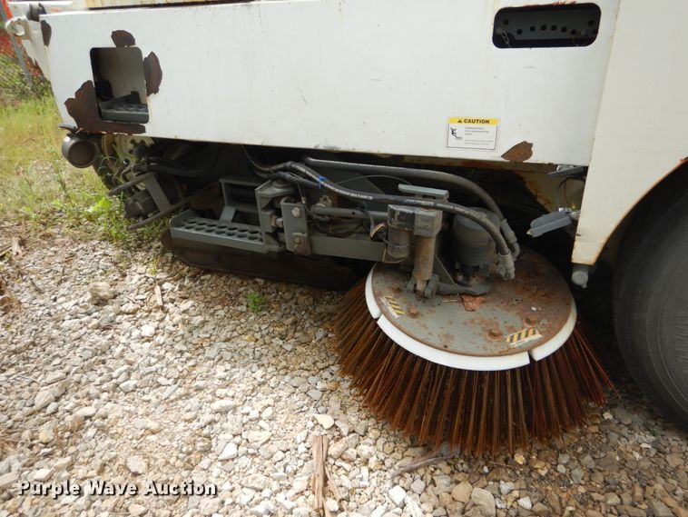 image for item GV9212 2006 Elgin Pelican P  street sweeper