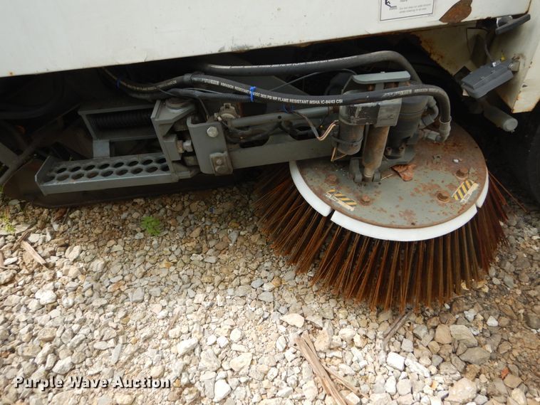 image for item GV9212 2006 Elgin Pelican P  street sweeper