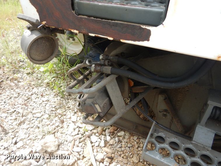 image for item GV9212 2006 Elgin Pelican P  street sweeper