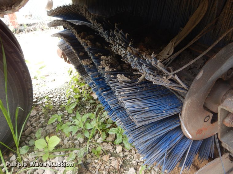 image for item GV9212 2006 Elgin Pelican P  street sweeper