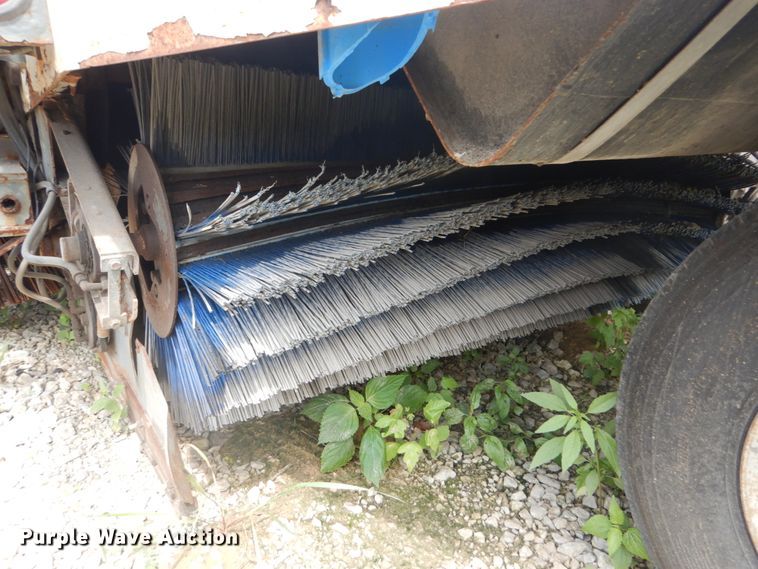 image for item GV9212 2006 Elgin Pelican P  street sweeper