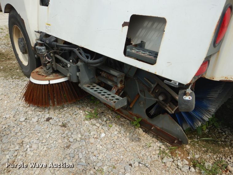 image for item GV9212 2006 Elgin Pelican P  street sweeper