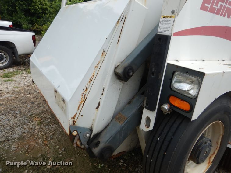 image for item GV9212 2006 Elgin Pelican P  street sweeper