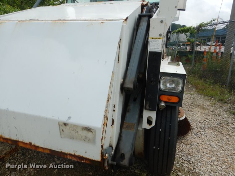 image for item GV9212 2006 Elgin Pelican P  street sweeper