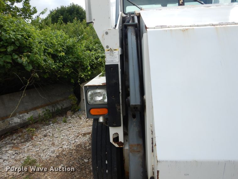 image for item GV9212 2006 Elgin Pelican P  street sweeper