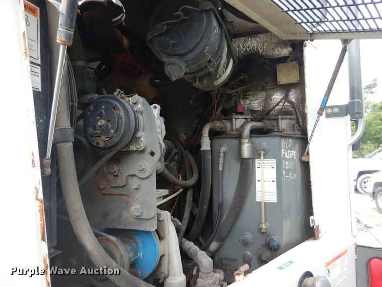 image for item GV9212 2006 Elgin Pelican P  street sweeper