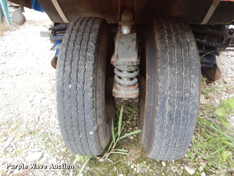 image for item GV9212 2006 Elgin Pelican P  street sweeper