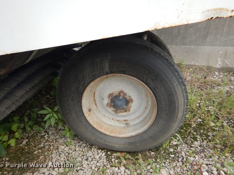 image for item GV9212 2006 Elgin Pelican P  street sweeper