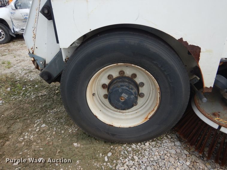 image for item GV9212 2006 Elgin Pelican P  street sweeper