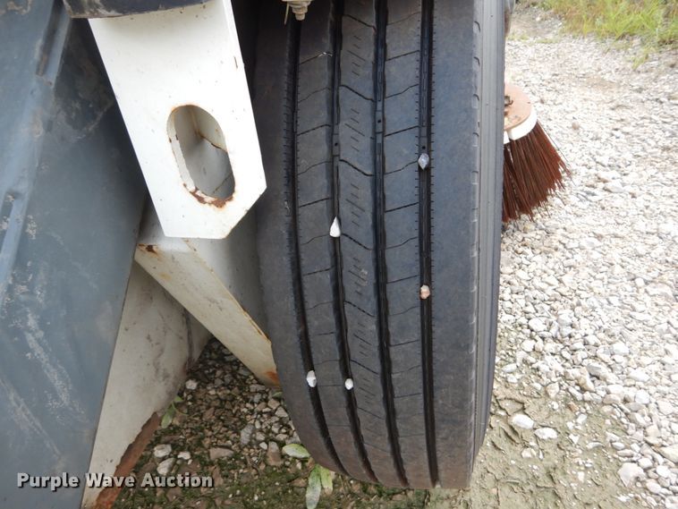 image for item GV9212 2006 Elgin Pelican P  street sweeper