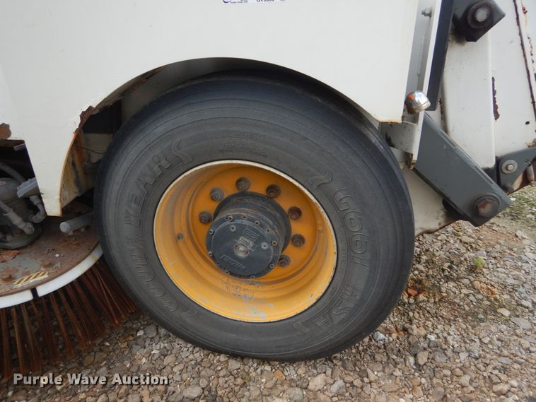 image for item GV9212 2006 Elgin Pelican P  street sweeper